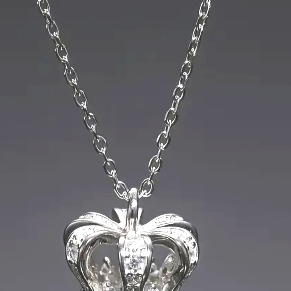 Regal Italy  Silver Crown Necklace with Sparkling Solitaire Unisex - Picture 3 of 3